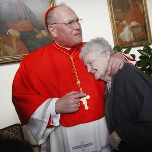 Долан с мамой в Ватикане, после получения кардинальской шапки, 18 февраля 2012