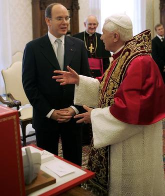 Это статуя, но её не видно