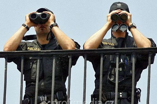   Офицеры полиции в патруле (Австрия, 2007)