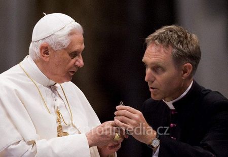     Хранить Папины очки - большая ответственность